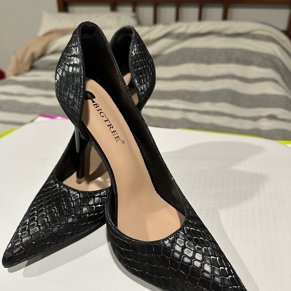 Chic Black Snakeskin Heels by